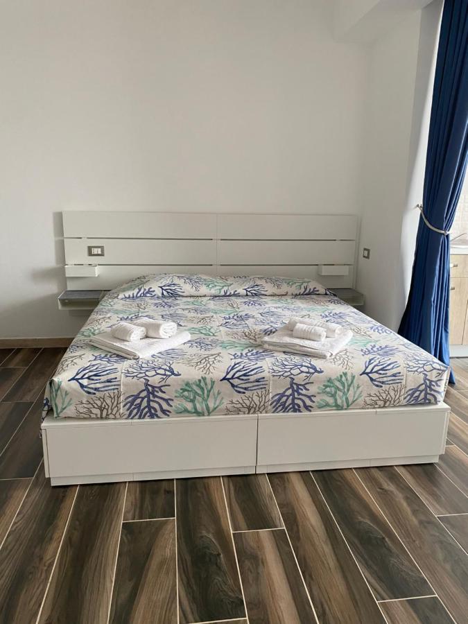 Manfredi Sea Room Vieste Bagian luar foto