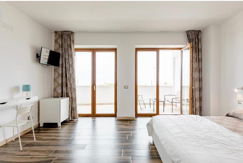 Manfredi Sea Room Vieste Bagian luar foto